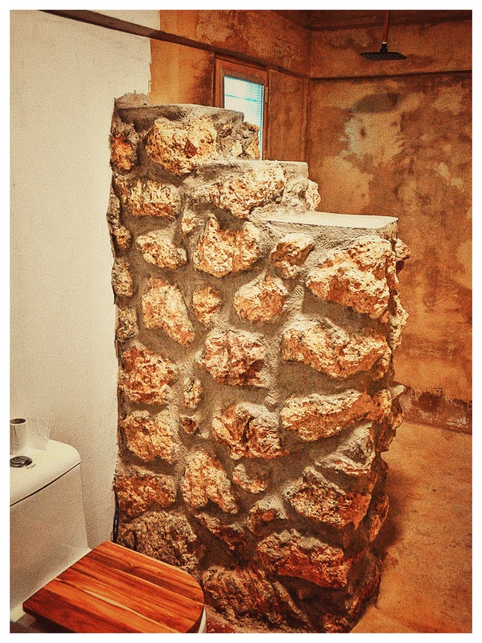 Coral stone rain shower in the Nanga bathroom